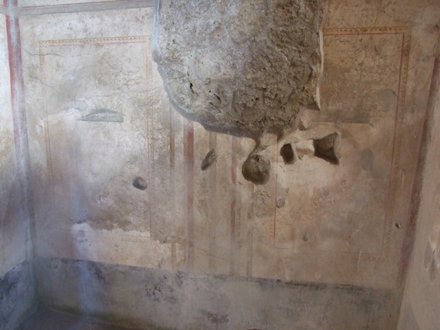 I.10.11 Pompeii. March 2009. Room 7, painting of sphinx from east end of south wall of cubiculum.  See Bragantini, de Vos, Badoni, 1981. Pitture e Pavimenti di Pompei, Parte 1. Rome: ICCD.  (p.143).
