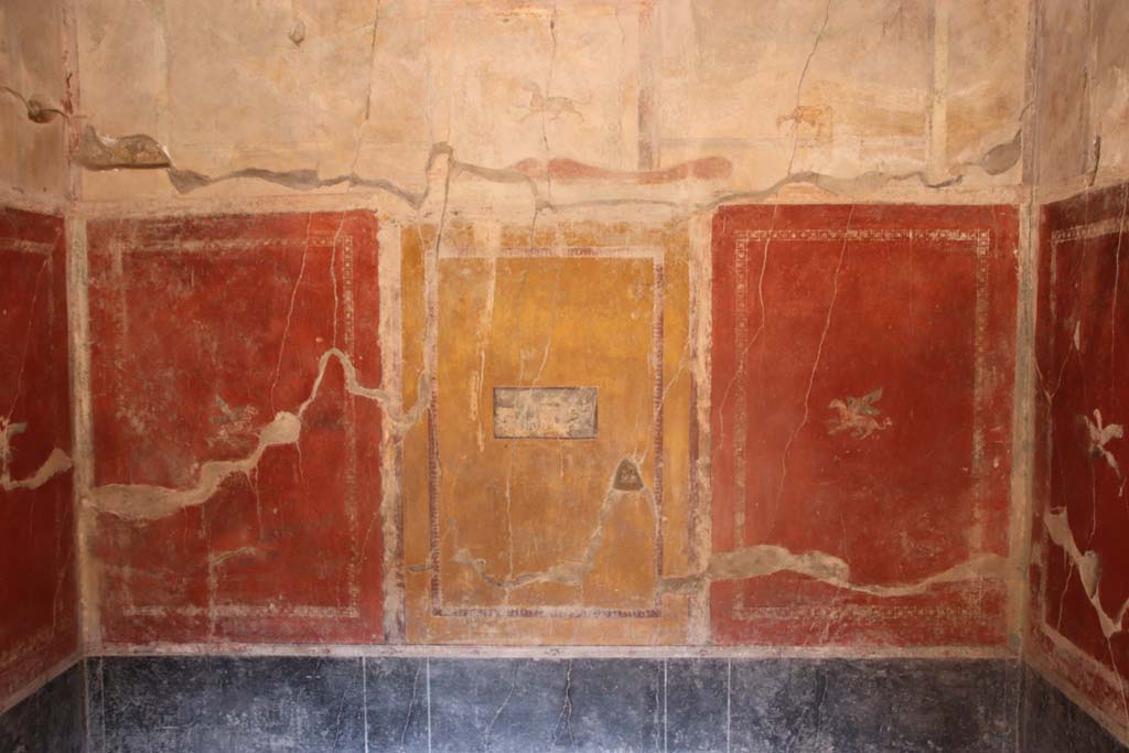 I.10.11 Pompeii. September 2021. Room 12, east wall of cubiculum. Photo courtesy of Klaus Heese.