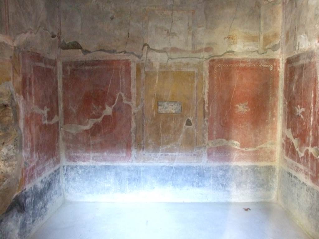 I.10.11 Pompeii. September 2021. 
Room 12, painting of Pegasus from centre of panel at north end of east wall of cubiculum.  Photo courtesy of Klaus Heese.
