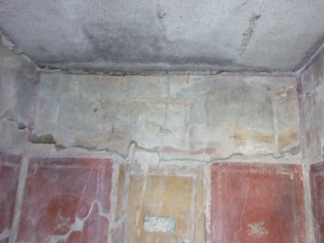 I.10.11 Pompeii.  March 2009.  Room 12.  Cubiculum.  East wall.  Upper part.