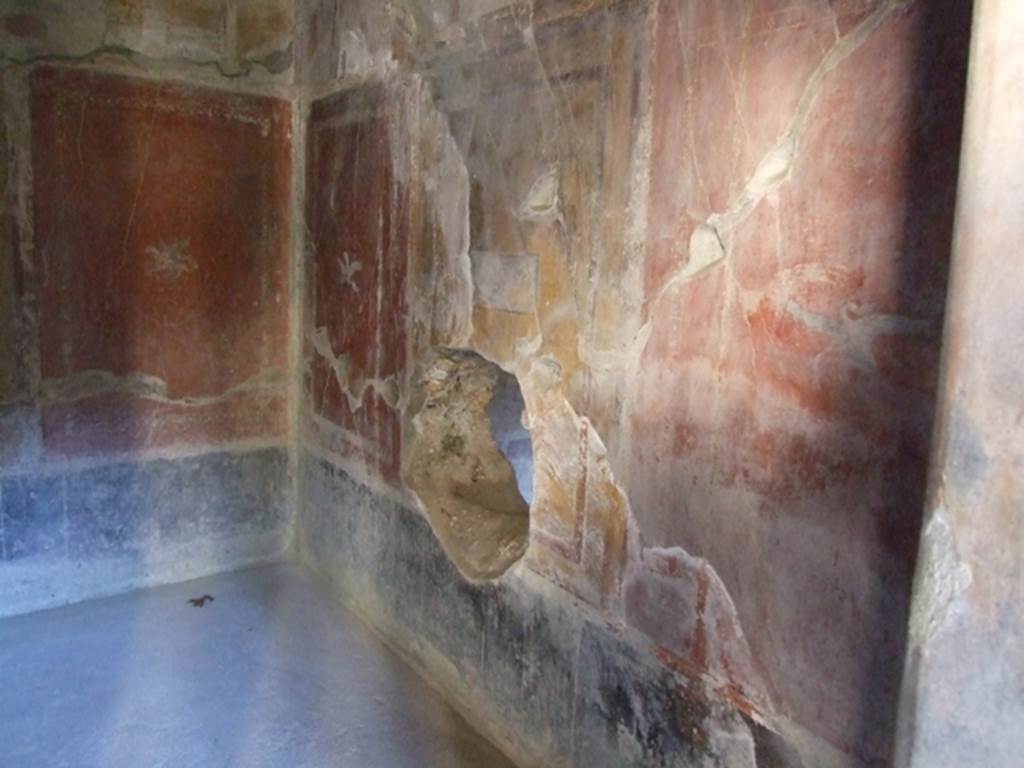 I.10.11 Pompeii.  March 2009.  Room 12.  Cubiculum.  South wall.  East end.  Painting of an eagle.