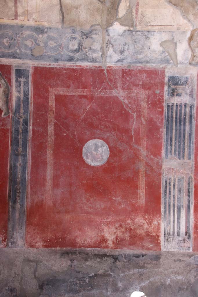 I.10.11 Pompeii. September 2021. 
Room 2, painted medallion of bread from west wall in north-west corner of atrium. Photo courtesy of Klaus Heese.
