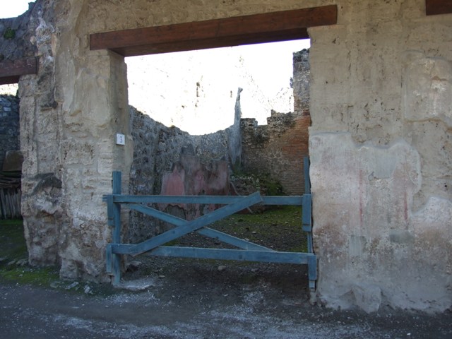 I.11.3 Pompeii. December 2007. Entrance on Via dell’Abbondanza, looking east.