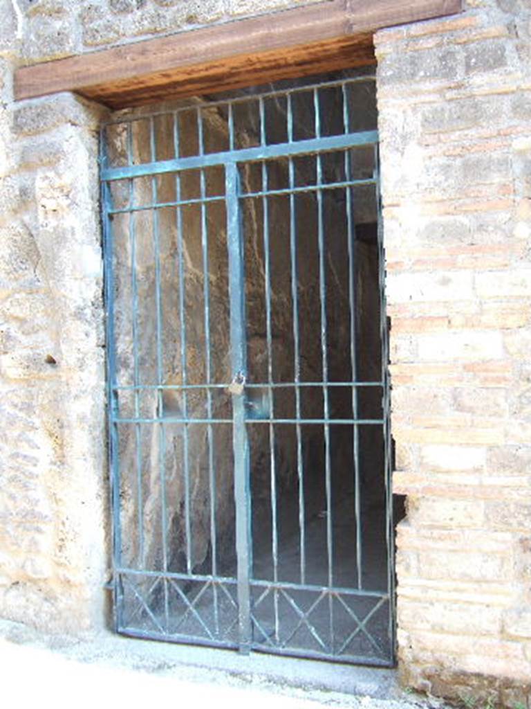 I.11.16 Pompeii. September 2005. Entrance doorway with threshold of vesuvian lava.