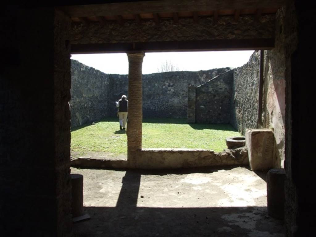 I.12.2 and I.12.1 Pompeii.  March 2009.  Room 7.  Triclinium.  Looking south across portico to garden area.