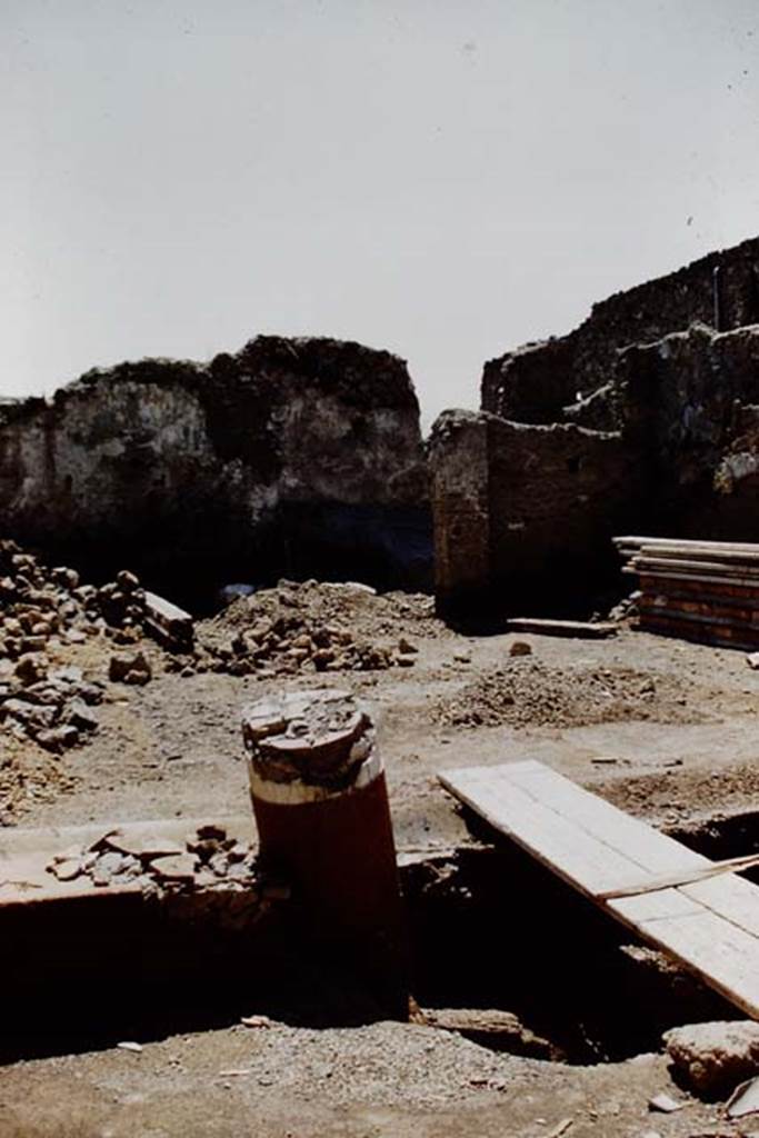 I.12.2 and I.12.1 Pompeii. 1961.  Room 8, portico.  Looking south across portico to garden area, shortly after excavation. Photo by Stanley A. Jashemski.
Source: The Wilhelmina and Stanley A. Jashemski archive in the University of Maryland Library, Special Collections (See collection page) and made available under the Creative Commons Attribution-Non Commercial License v.4. See Licence and use details.
J61f0243
