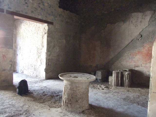I.12.3 Pompeii.  March 2009.  Room 5. East wall, upper area.