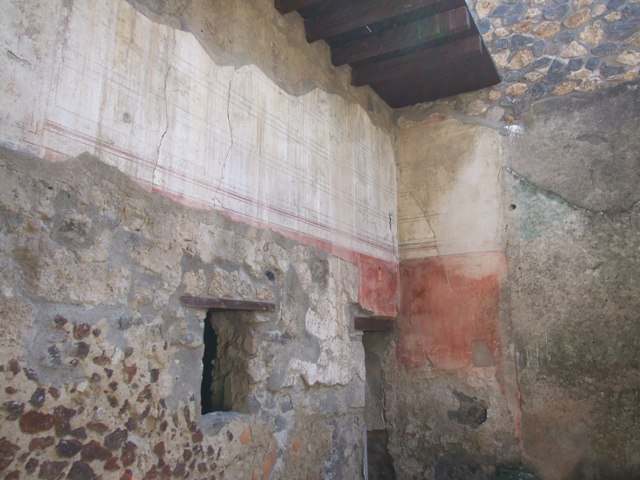I.12.3 Pompeii.  March 2009.  Painted upper east wall of passageway.