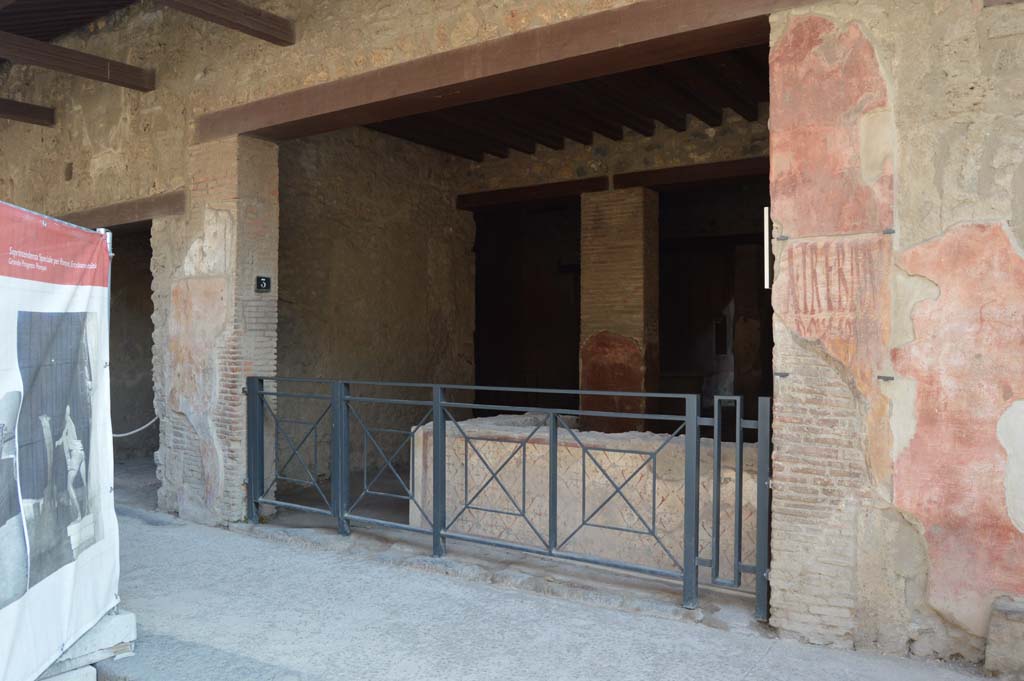 I.12.3 Pompeii.  December 2005.  Entrance.

