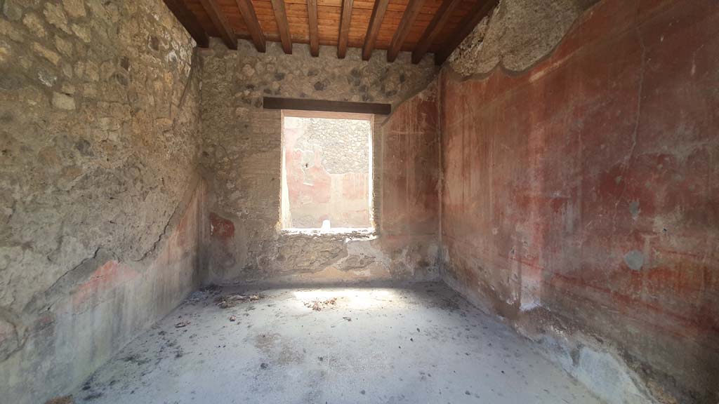 I.12.5 Pompeii. December 2018. 
Detail from base of largest arch/alcove in north-east corner of garden area. Photo courtesy of Aude Durand.
