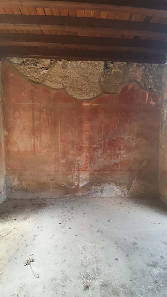 I.12.5 Pompeii. December 2018. 
Looking towards smallest alcove/lararium with remaining painted decoration. Photo courtesy of Aude Durand.
