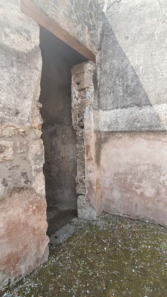 I.12.5 Pompeii. July 2021. Doorway to room in south-west corner of atrium.
Foto Annette Haug, ERC Grant 681269 DÉCOR.
