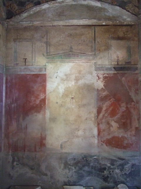 I.12.8 Pompeii. December 2018. Room 11, detail from upper north wall of cubiculum. Photo courtesy of Aude Durand.