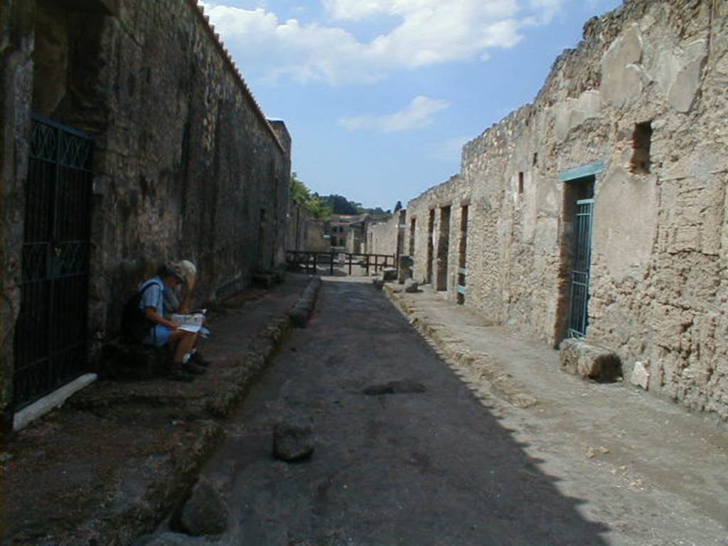 I.12.8 Pompeii. December 2018. 
Looking towards entrance doorway on south-east corner of insula, on north side of Via di Castricio. Photo courtesy of Aude Durand.
