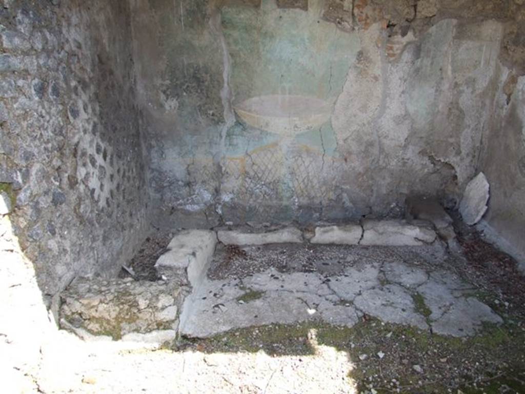 I.12.16 Pompeii.  March 2009.  Room 4.  East wall with garden painting, behind the small L-shaped planting bed, with raised edging.