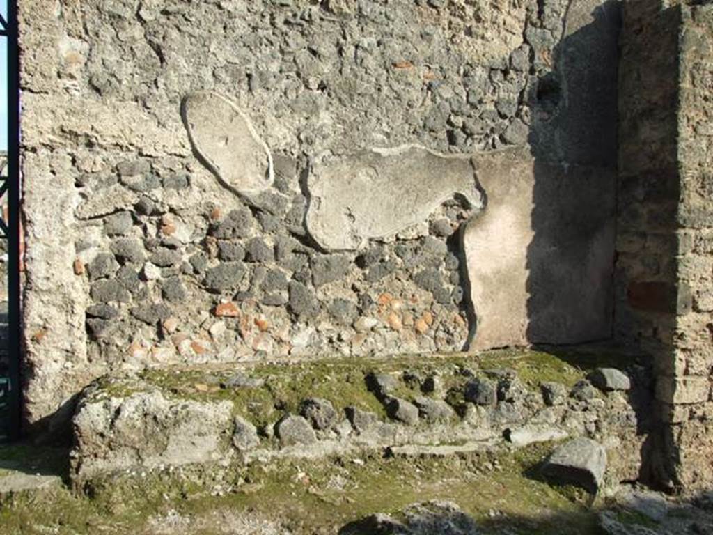 I.12.16 Pompeii.  December 2007.  Wall and bench to south of entrance.