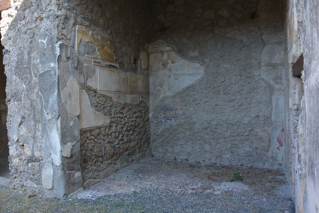 I.13.2 Pompeii. October 2019. Looking towards north wall, north-west corner and east wall of left ala.
Foto Annette Haug, ERC Grant 681269 DÉCOR.
