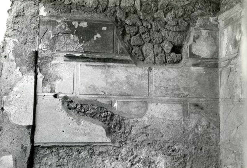 I.13.2 Pompeii. 1974. Domus of Sutoria Primigenia, left ala, N wall.  Photo courtesy of Anne Laidlaw.
American Academy in Rome, Photographic Archive. Laidlaw collection _P_74_1_4.
