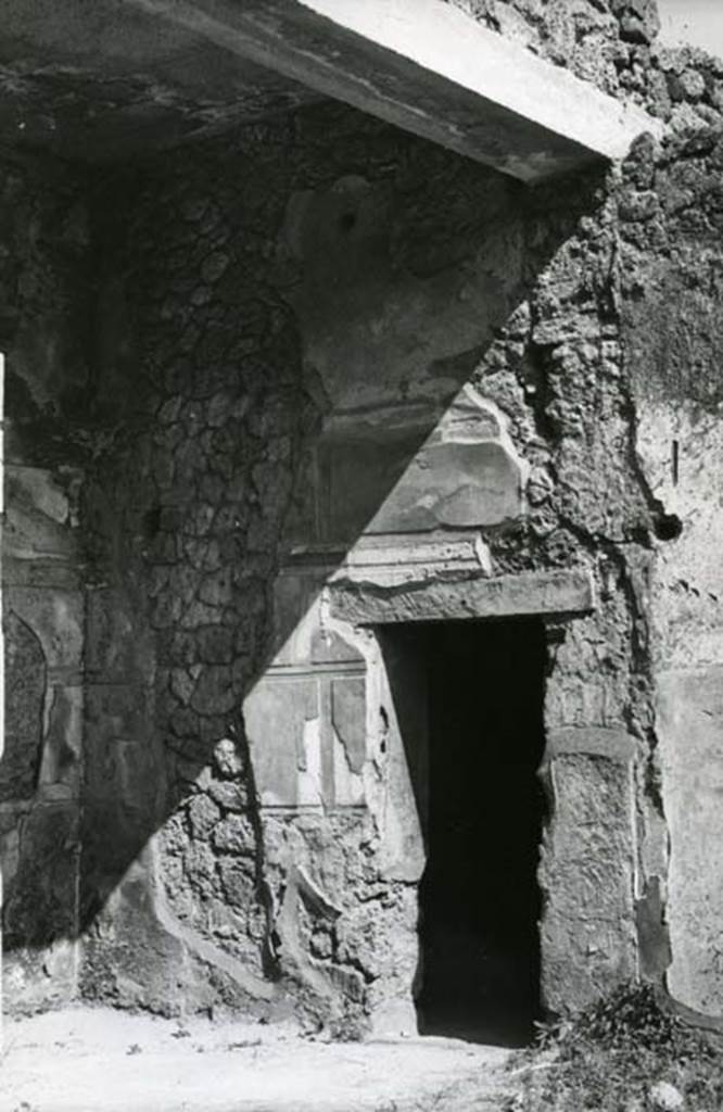 I.13.2 Pompeii. 1974. Domus of Sutoria Primigenia, left ala, right S wall.  Photo courtesy of Anne Laidlaw.
American Academy in Rome, Photographic Archive. Laidlaw collection _P_74_3_8.
