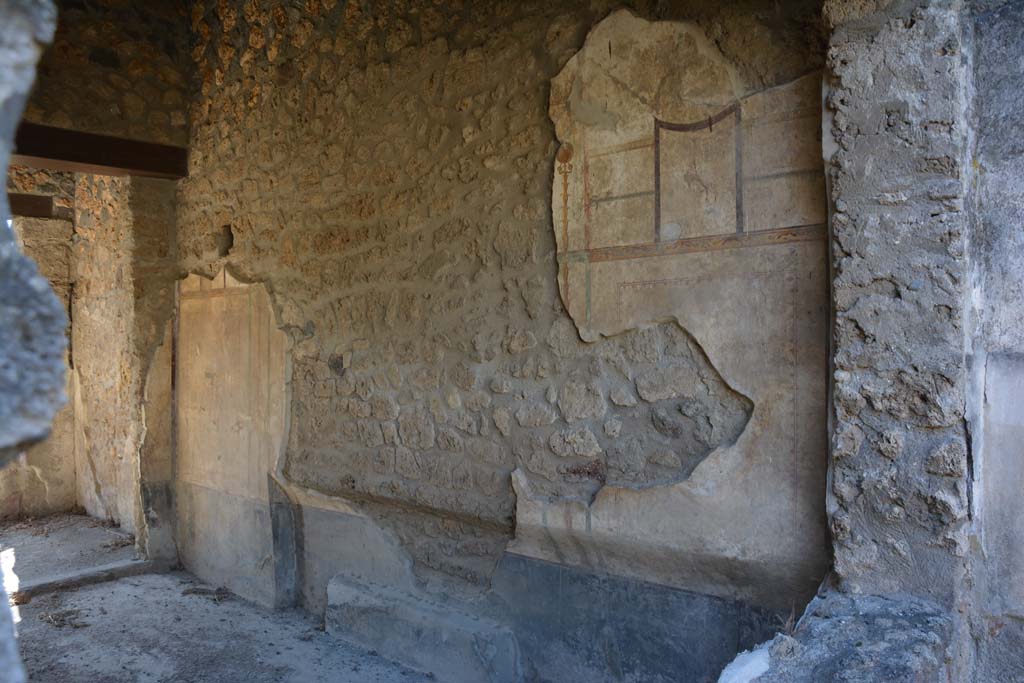 I.13.2 Pompeii. October 2019. Looking south along west wall of triclinium.
Foto Annette Haug, ERC Grant 681269 DÉCOR.
