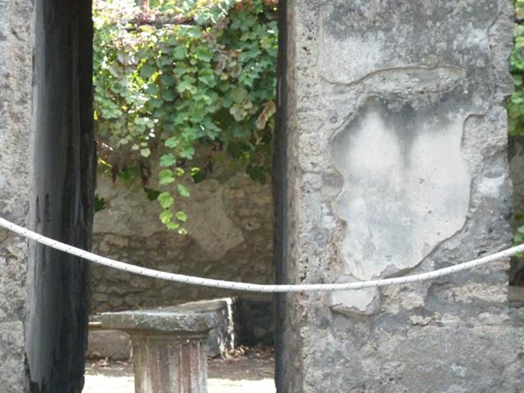 I.13.2 Pompeii. September 2015. Looking south towards doorway of corridor to rear and through to garden.