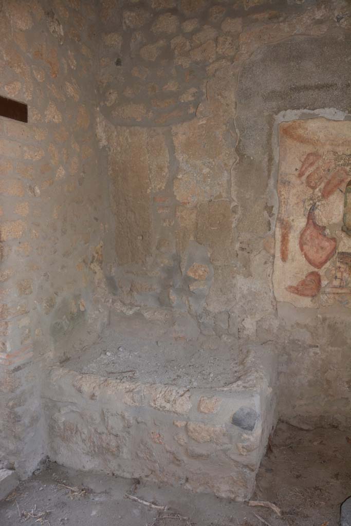 I.13.2 Pompeii. October 2019. Hearth in kitchen in north-west corner.
Foto Annette Haug, ERC Grant 681269 DÉCOR.

