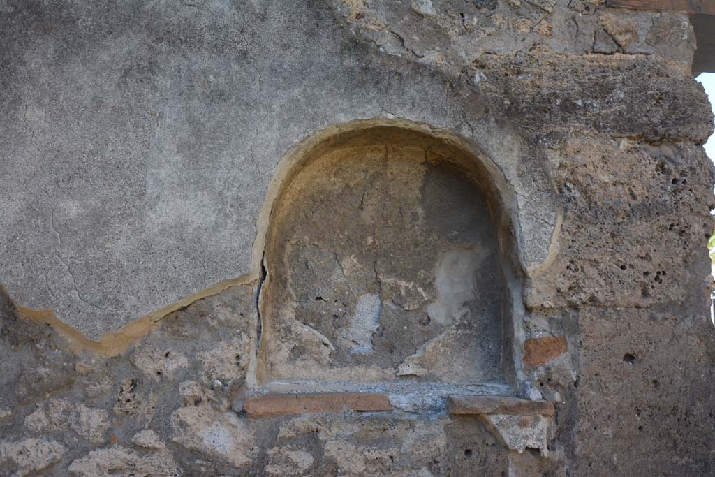 I.13.2 Pompeii. October 2019. Niche on west wall of small room, with doorway to entrance corridor, on right.
Foto Annette Haug, ERC Grant 681269 DÉCOR.
