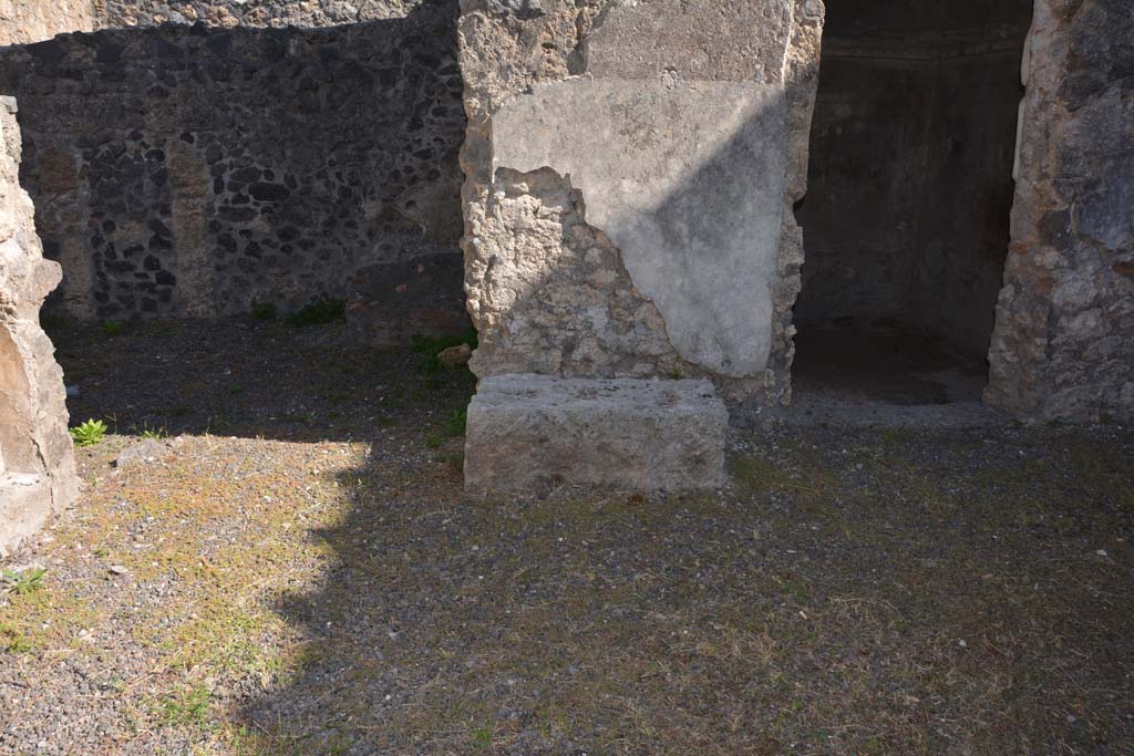 I.13.2 Pompeii. October 2019. Doorway to second room on left (east) side of atrium.
Foto Annette Haug, ERC Grant 681269 DÉCOR.
