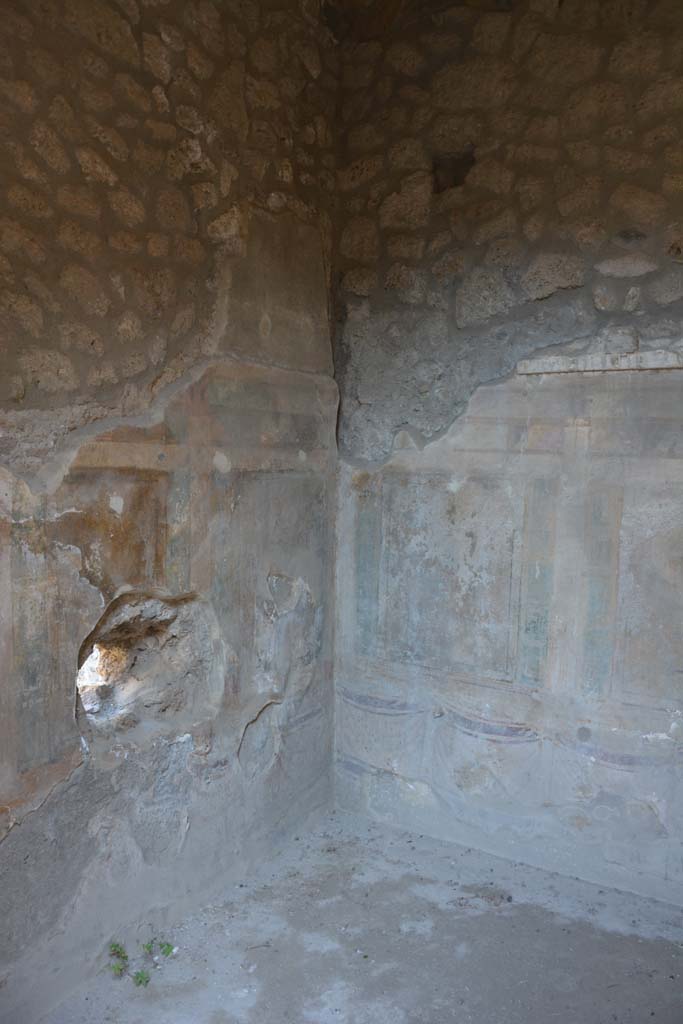 I.13.2 Pompeii. October 2019. Looking towards east wall of second room on left (east) side of atrium
Foto Annette Haug, ERC Grant 681269 DÉCOR


