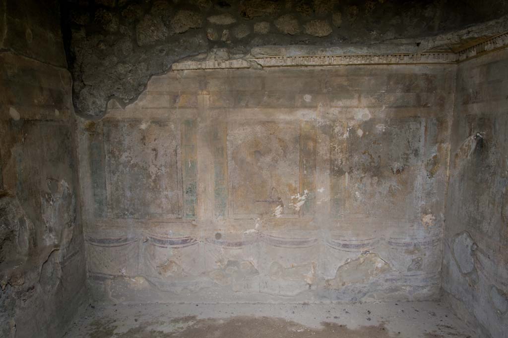I.13.2 Pompeii. October 2019. Central panel on east wall.
Foto Annette Haug, ERC Grant 681269 DÉCOR.


