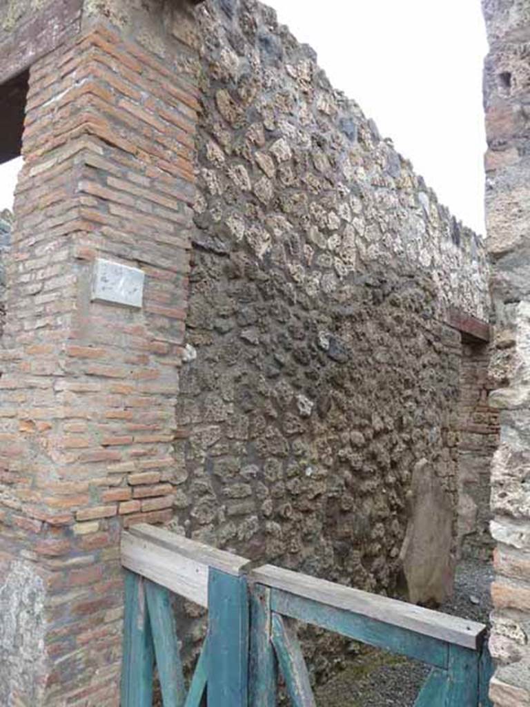I.13.4 Pompeii. May 2010. Entrance on Via dell’Abbondanza.