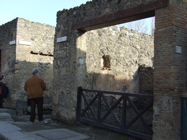 I.13.5 Pompeii. December 2005. Outside view of window in side wall on Via di Nocera. 