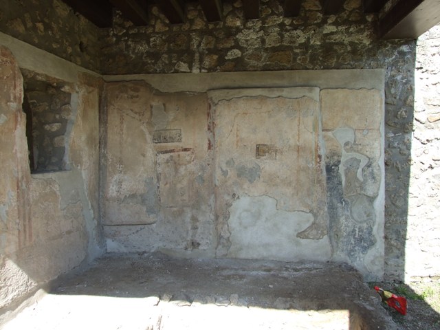 I.13.16 Pompeii.  March 2009. Masonry Summer triclinium, couches against west and north wall.