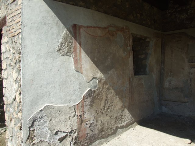 I.13.16 Pompeii.  March 2009. Masonry Summer triclinium, couches against west and north wall. The cistern head was used as the table.