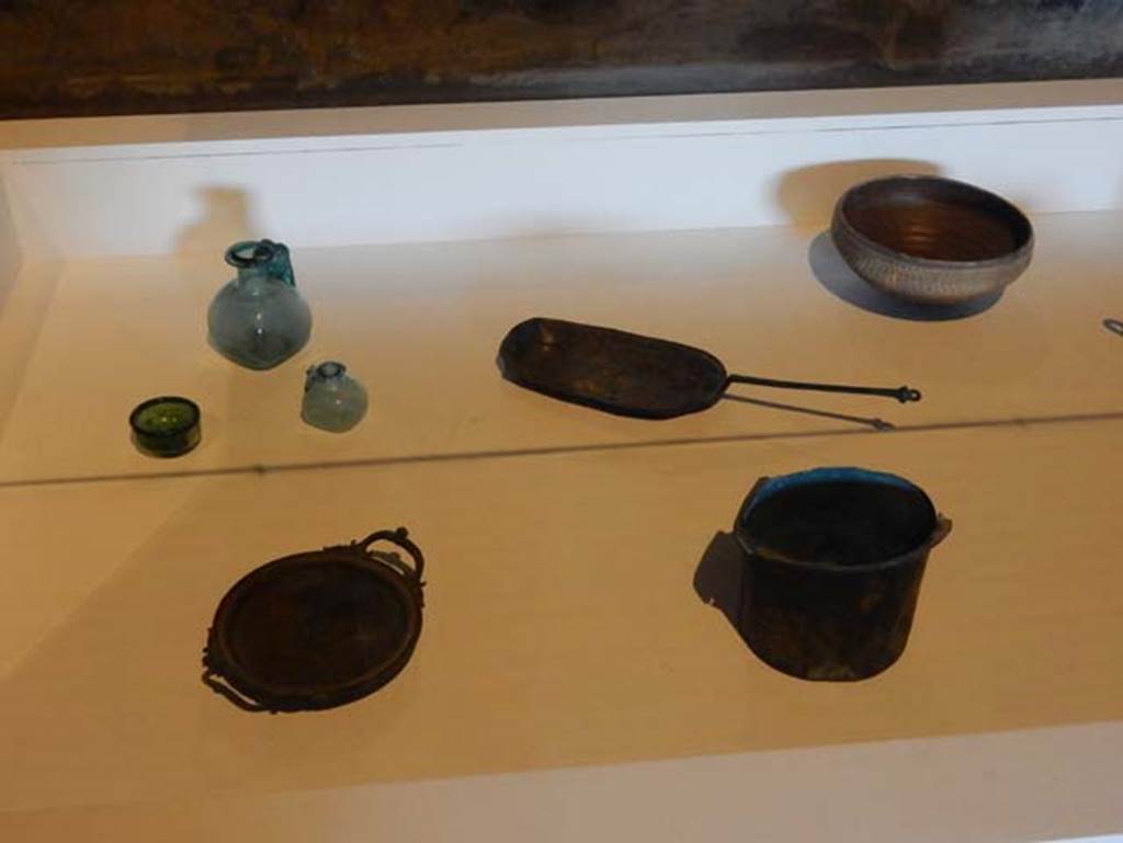I.14.12, Pompeii. May 2018. Room 13, display items. Photo courtesy of Buzz Ferebee
