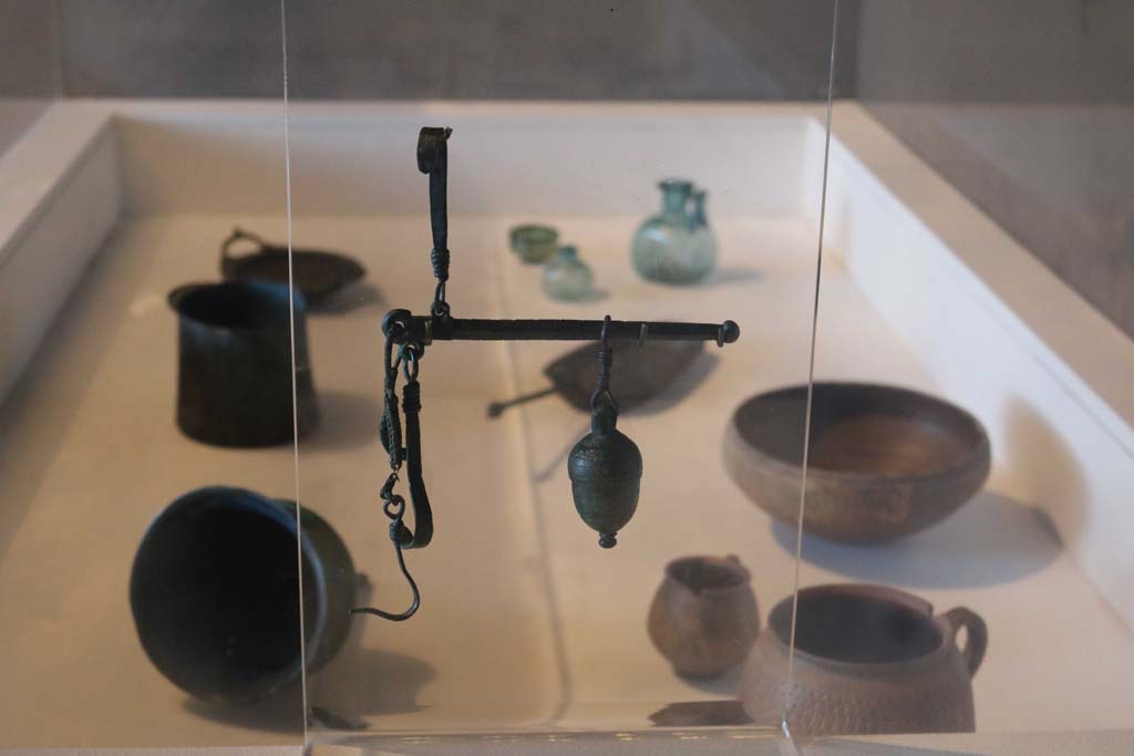 I.14.12, Pompeii. December 2018. Room 13, items on display. Photo courtesy of Aude Durand.

