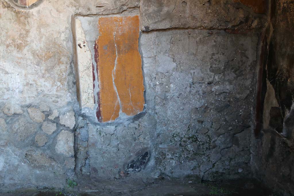 I.14.12, Pompeii. December 2018. Room 3, lower south wall at west end. Photo courtesy of Aude Durand.