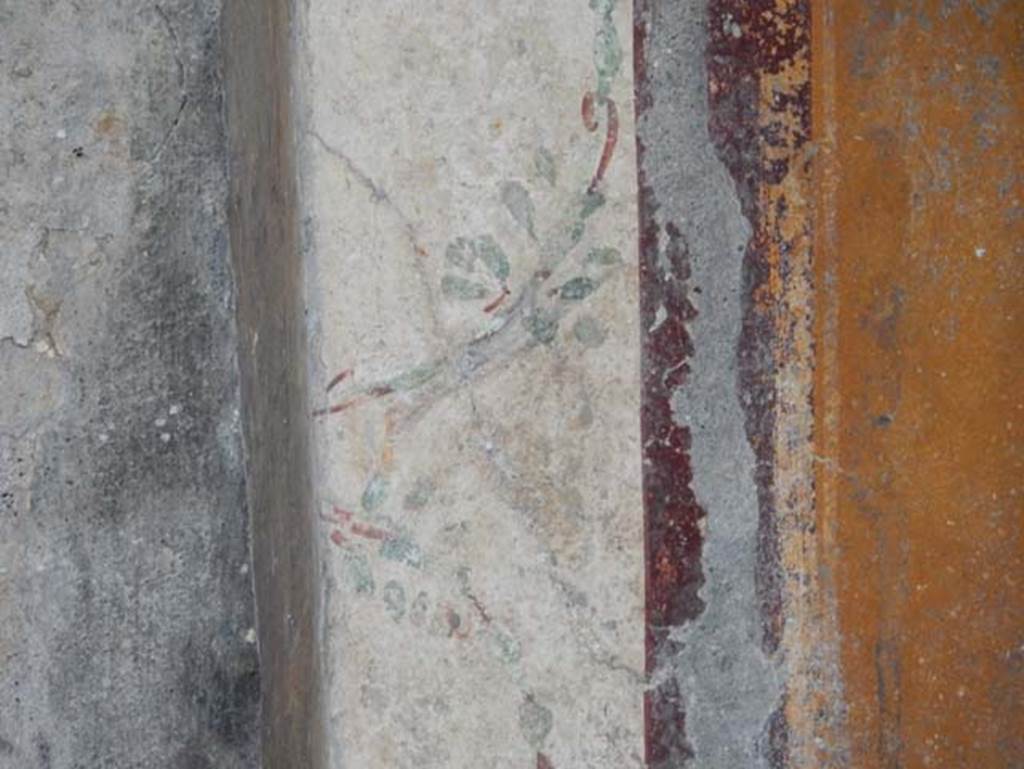 I.14.12, Pompeii. May 2018. Room 3, detail from panel still remaining on lower south wall.
Photo courtesy of Buzz Ferebee.
