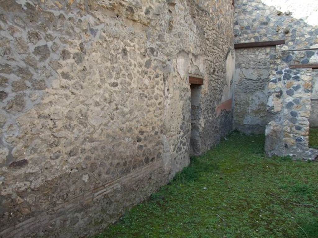 I.14.14 Pompeii.  Stable?  December 2007.  West side from entrance.