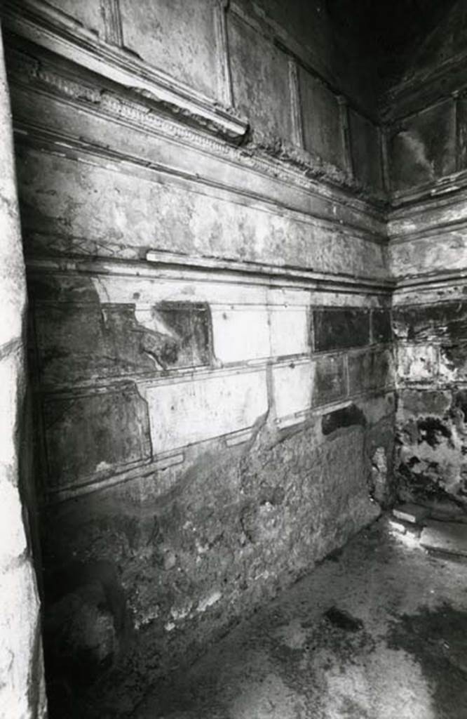I.15.3 Pompeii. 1980. Room 4. House of Ship Europa, W cubiculum, left W wall, overall.  
Photo courtesy of Anne Laidlaw.
American Academy in Rome, Photographic Archive. Laidlaw collection _P_80_3_4.
