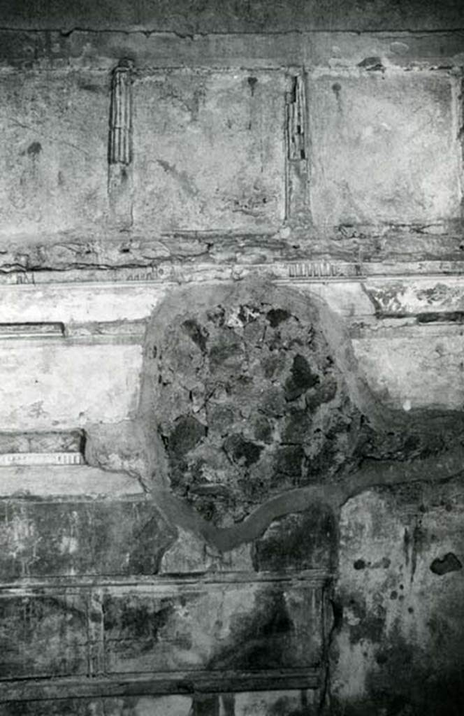 I.15.3 Pompeii. 1972. Room 4. House of Ship Europa, E cubiculum. E wall. Photo courtesy of Anne Laidlaw.
American Academy in Rome, Photographic Archive. Laidlaw collection _P_72_16_2.
