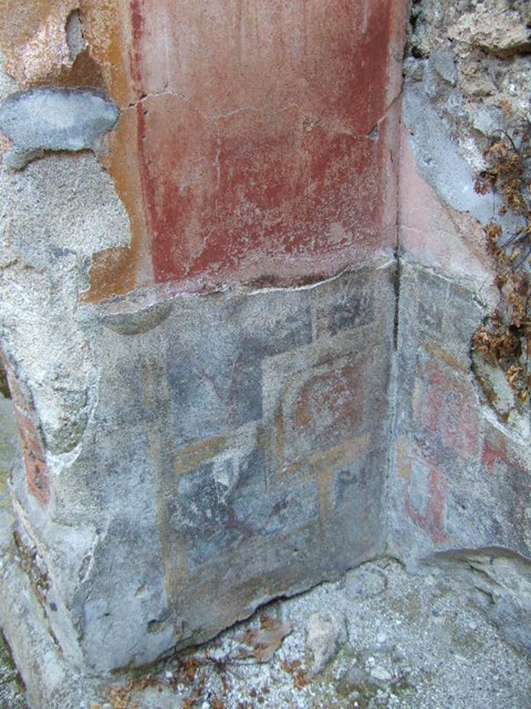 I.17.4 Pompeii.  May 2006. East wall of peristyle garden.  Painting at base of column and wall.
