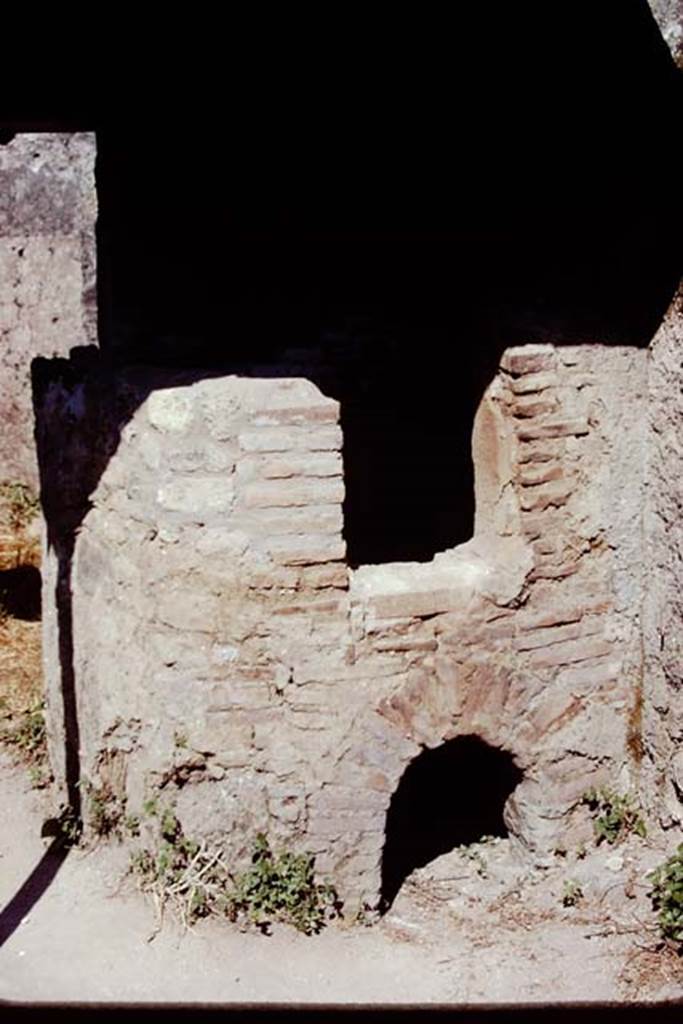 I.20.3 Pompeii. 1972. Oven in south-east corner of rear room. Photo by Stanley A. Jashemski. 
Source: The Wilhelmina and Stanley A. Jashemski archive in the University of Maryland Library, Special Collections (See collection page) and made available under the Creative Commons Attribution-Non Commercial License v.4. See Licence and use details. J72f0173
