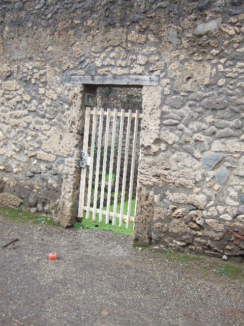 II.1.8 Pompeii. May 2005. Looking north through entrance doorway, on south side of garden area.