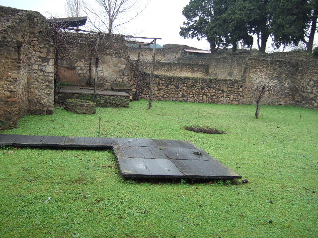 II.1.8 Pompeii. December 2005. Looking north-west from doorway.