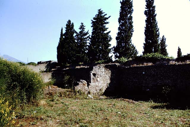 II.1.8 Pompeii. December 2005. Looking north-west to doorway to latrine.