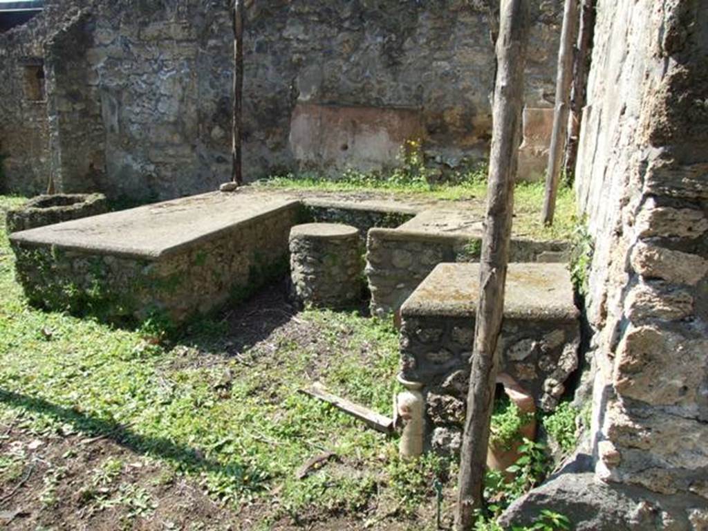 II.1.9 Pompeii. March 2009. Garden area, looking west at triclinium, round table, square altar table, and garden well.