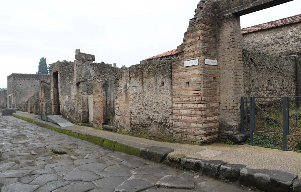 II.3.1, Pompeii, in centre. December 2018. 
Looking south-east along insula II.3, on south side of Via dell’Abbondanza. Photo courtesy of Aude Durand.
