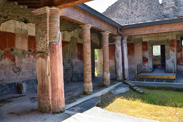 II.4.6 Pompeii. April 2013. Looking towards the east side and south-east corner of the portico, from entrance doorway.
Photo courtesy of Klaus Heese.
