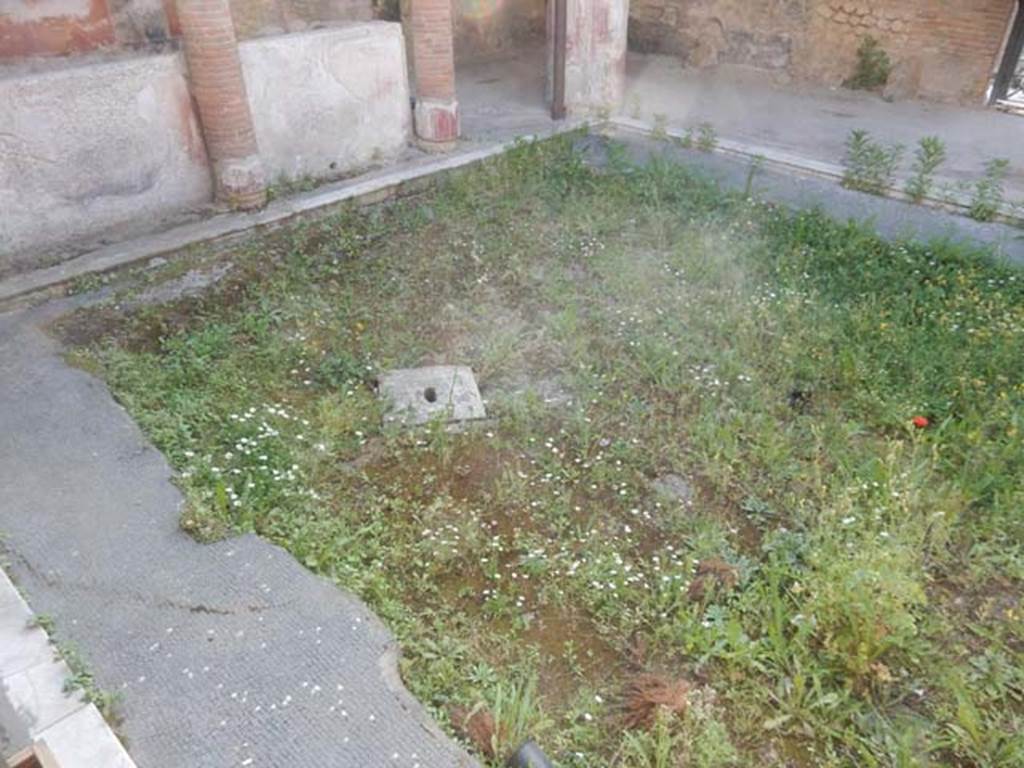 II.4.6 Pompeii. May 2017. Flooring in atrium. Photo courtesy of Buzz Ferebee.